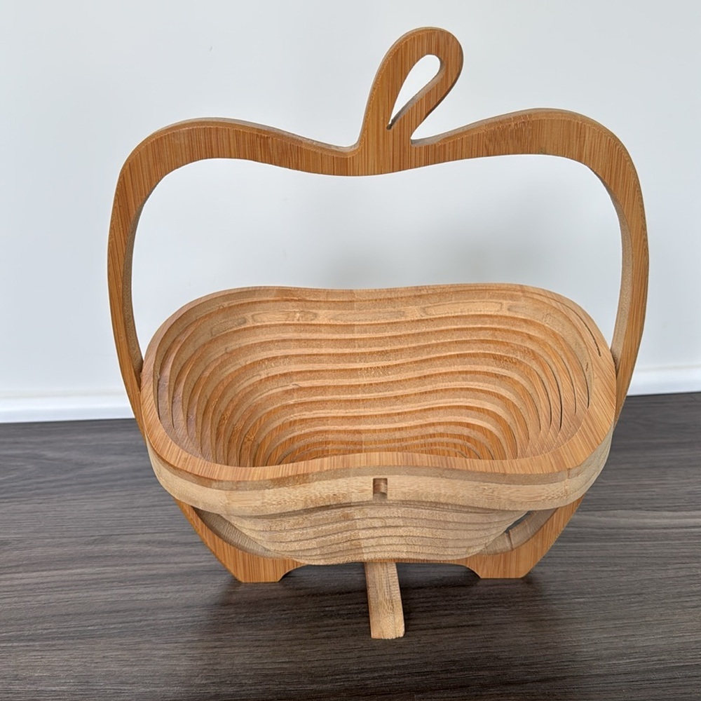 Wooden Apple Shaped Expandable Fruit Basket/Trivet - Picture 2 of 5